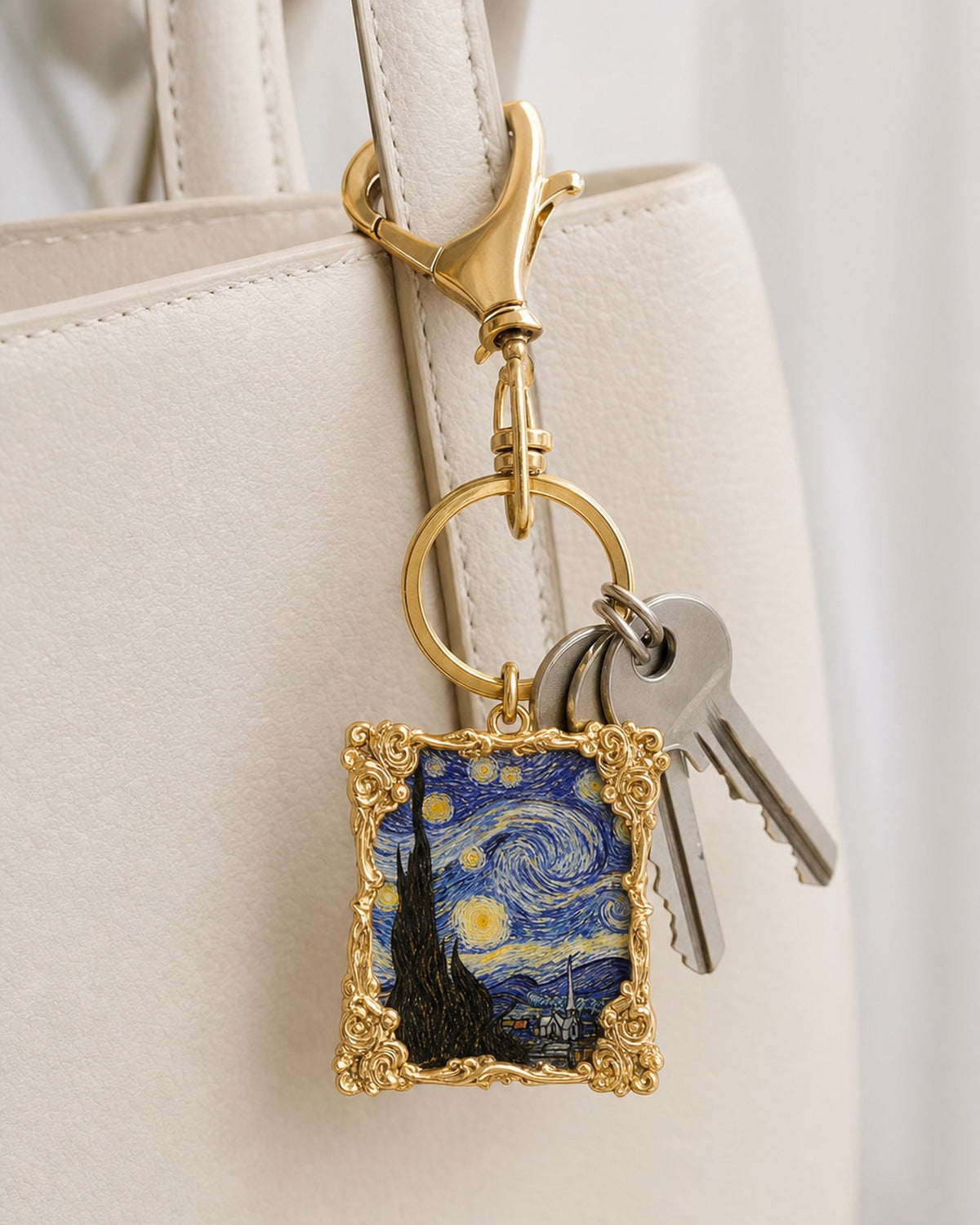 Breloc cu tablou Van Gogh Starry Night în ramă aurie, prins de geantă cu chei, All Above Boutique