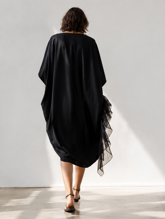 Bluză tip rochie oversize din satin mătăsos, vedere laterală — All Above Boutique.
