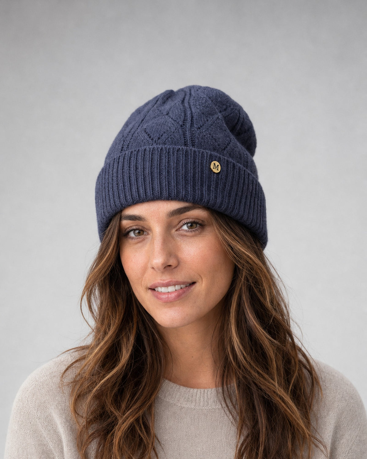 Căciulă tricotată ajurată cu bănuț arămiu, lână și cașmir, culoare bleumarin - All Above Boutique