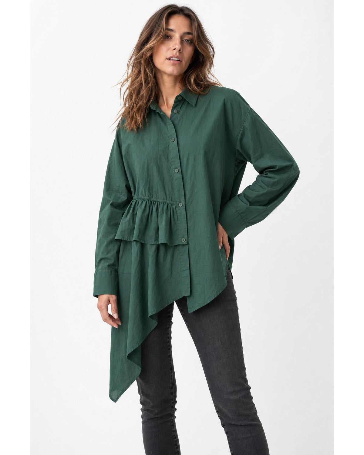 Cămașă verde brad asimetrică din bumbac, cu volan și mâneci lungi - All Above Boutique