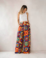 Pantaloni largi cu cercuri colorate, talie elastică și pliuri fluide — All Above Boutique.