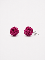 Cercei nod din margele, culoare fucsia.