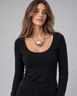 Colier statement cu pandantiv organic auriu și argintiu, purtat pe model peste un pulover negru, vedere frontală, All Above Boutique