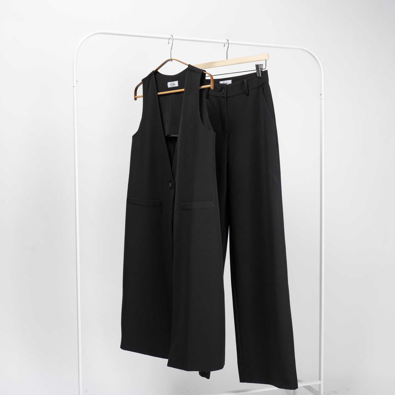 Pantaloni Drepți Din Stofă Cu Talie Înaltă – Eleganți și Confortabili