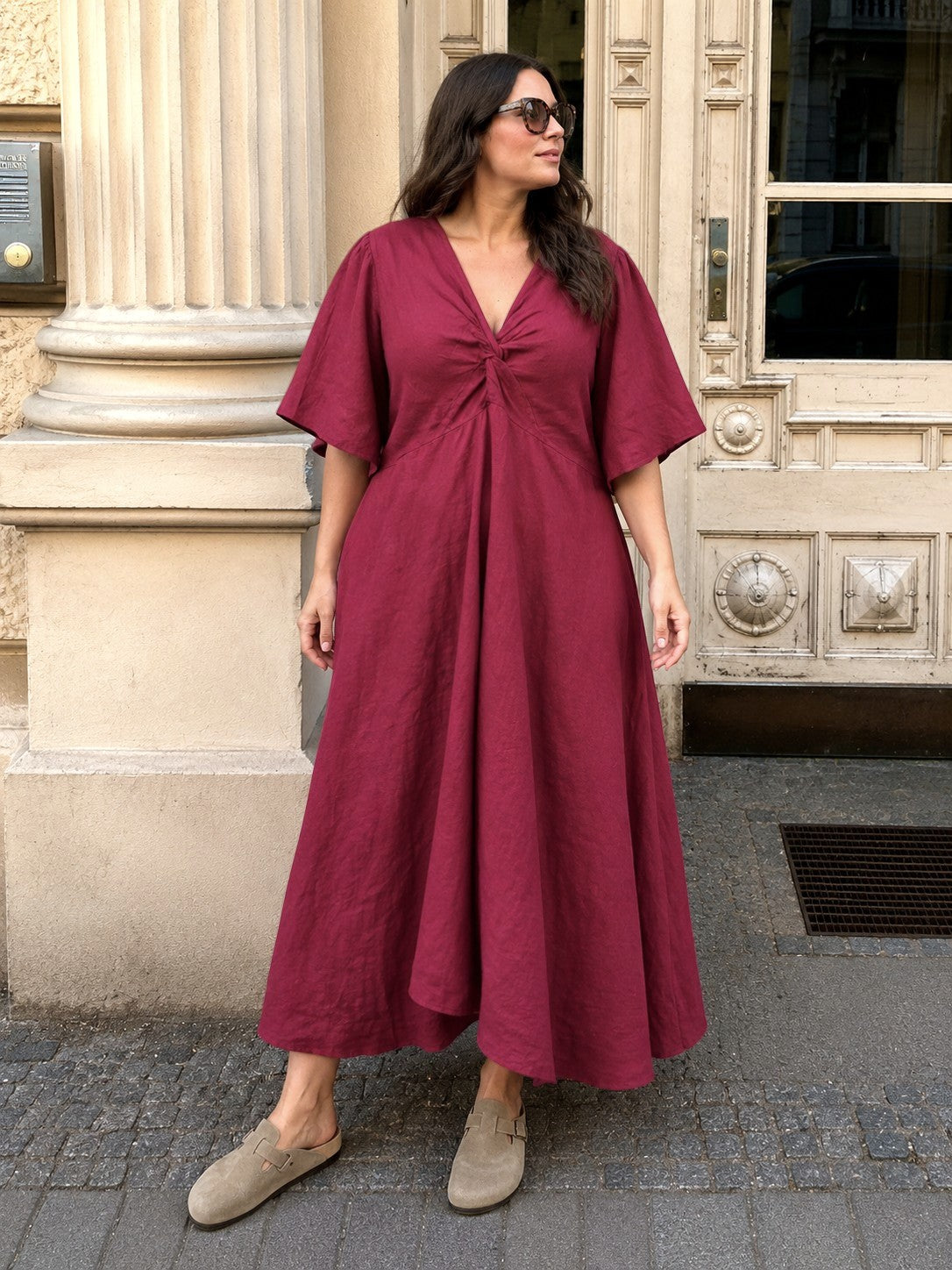 Rochie din in bleumarin cu decolteu innodat, vedere ansamblu look vara boem, All Above Boutique
