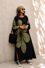 Rochie maxi fluidă kaki cu imprimeu floral oversized, vedere frontală — All Above Boutique.