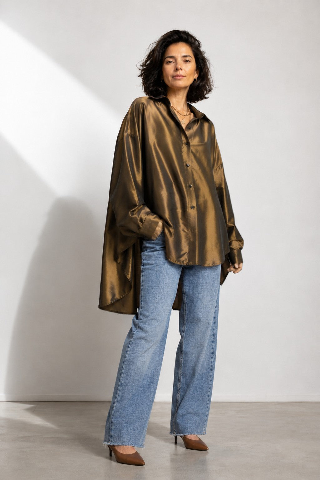 Cămașă Oversize Din Taftă Metalizată – Umeri Căzuți – Textură Fluidă