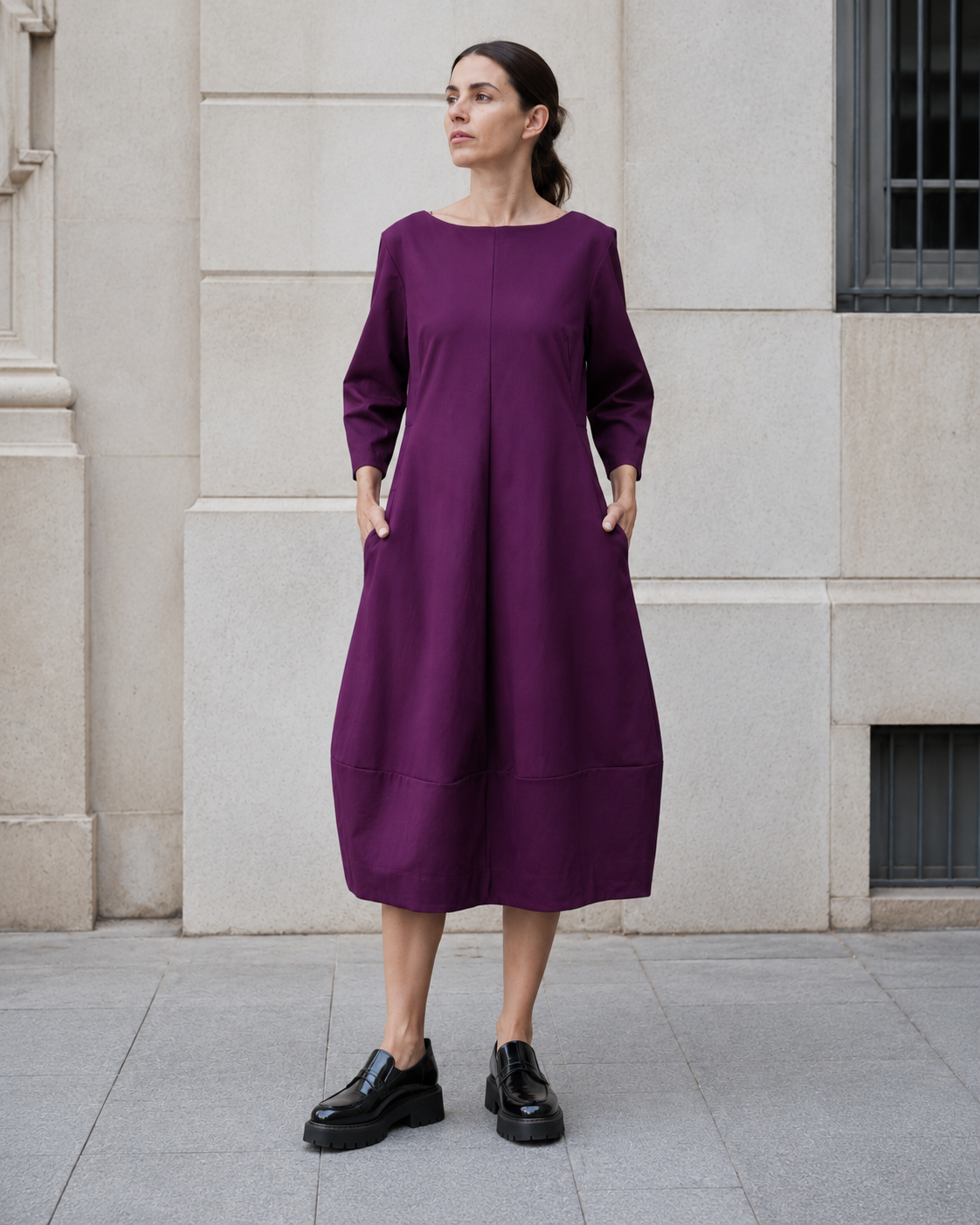 Rochie din jerse cu cusături structurate, alt unghi. All Above Boutique.