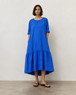 Rochie din bumbac evazata cu volan mare jos albastru vedere frontala, All Above Boutique