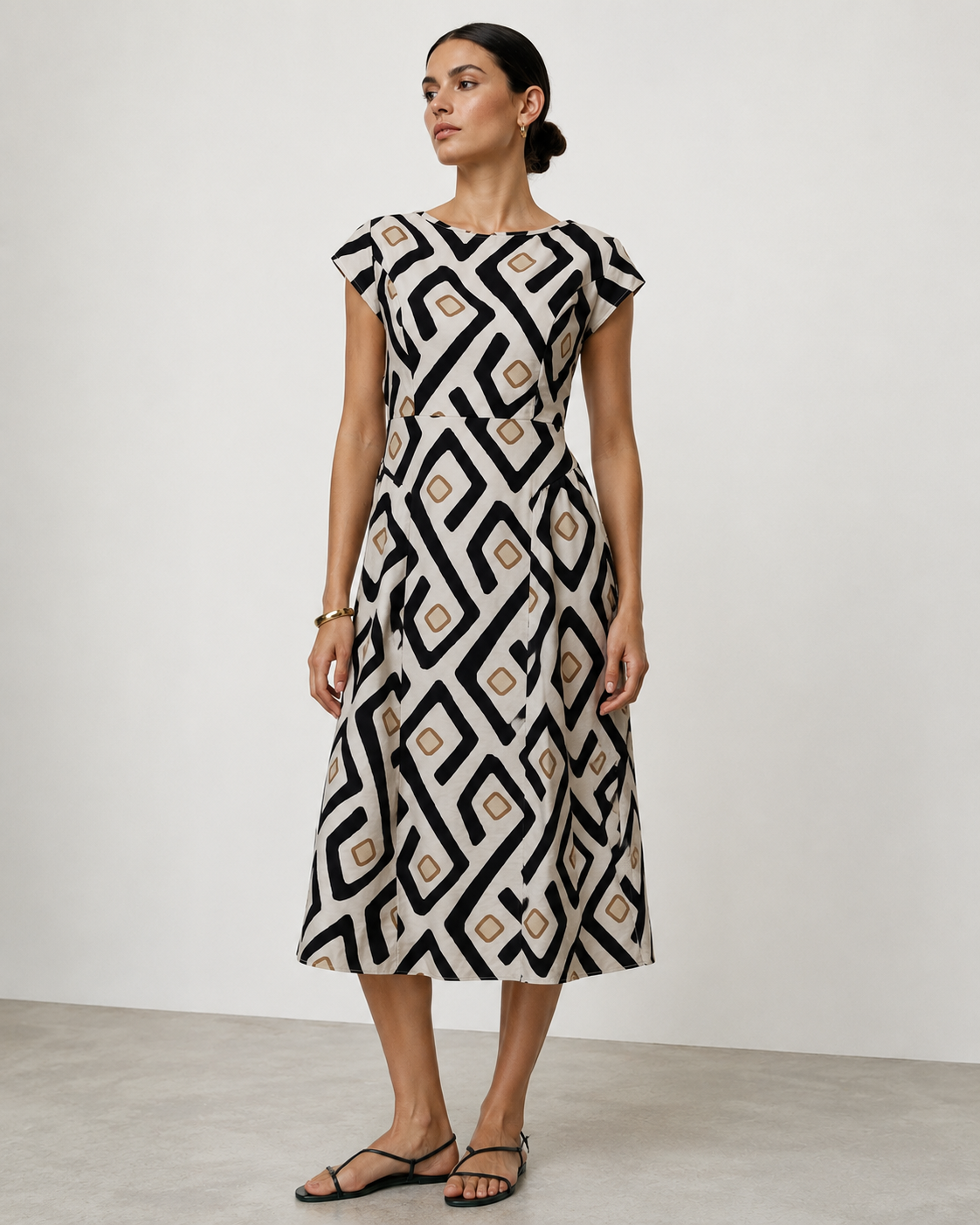 Rochie din viscoza ivoire cu cusaturi modelatoare si print romburi, vedere frontala, All Above Boutique