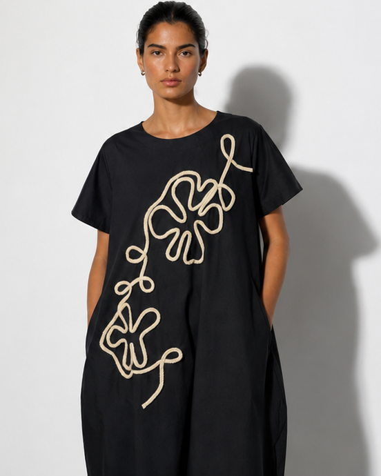 Rochie neagră cu mânecă scurtă și broderie șnur floral, lungime midi — All Above Boutique.