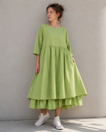Detaliu nasturi la spate al rochiei midi babydoll din bumbac, finisaj elegant rafinat — All Above Boutique.
