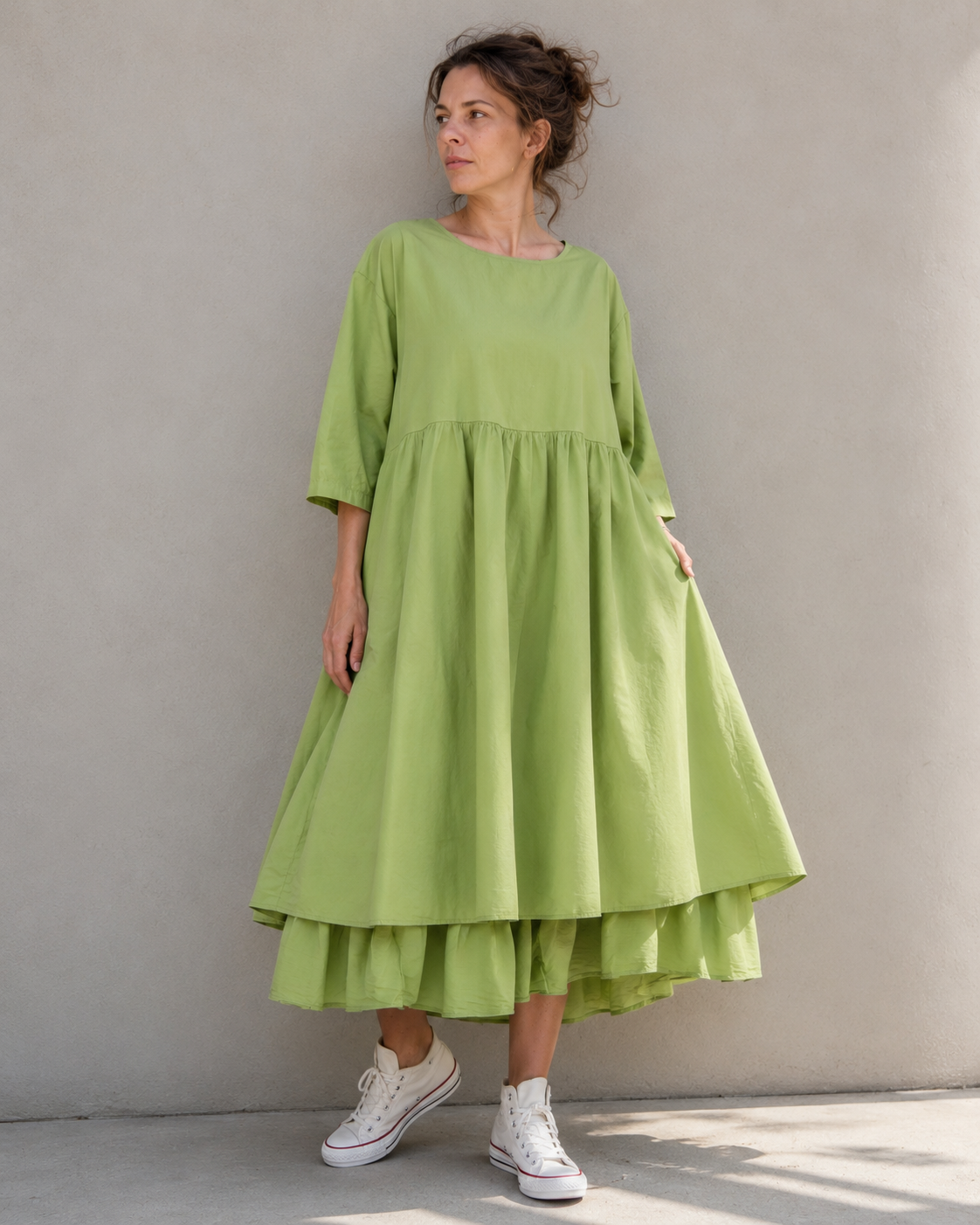 Detaliu nasturi la spate al rochiei midi babydoll din bumbac, finisaj elegant rafinat — All Above Boutique.