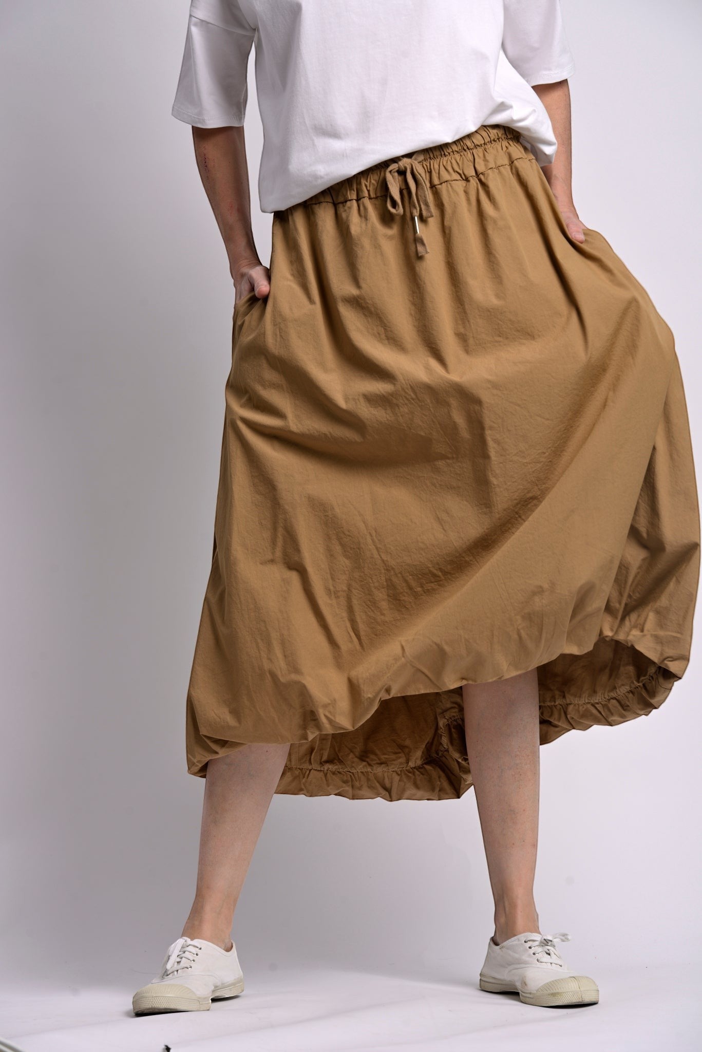 Fustă balloon bej cu aspect casual și croială oversized