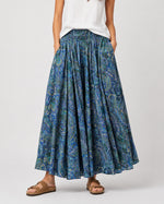 Fustă-pantalon largă cu imprimeu floral și talie elastică, culoare albastru indigo - All Above Boutique