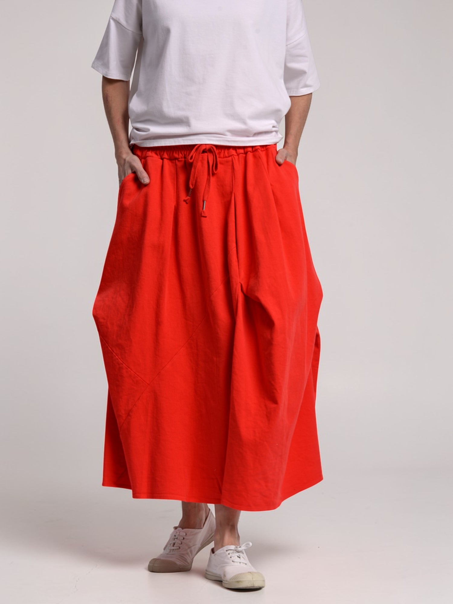 Fustă cloș roșie cu talie elastică și buzunare laterale