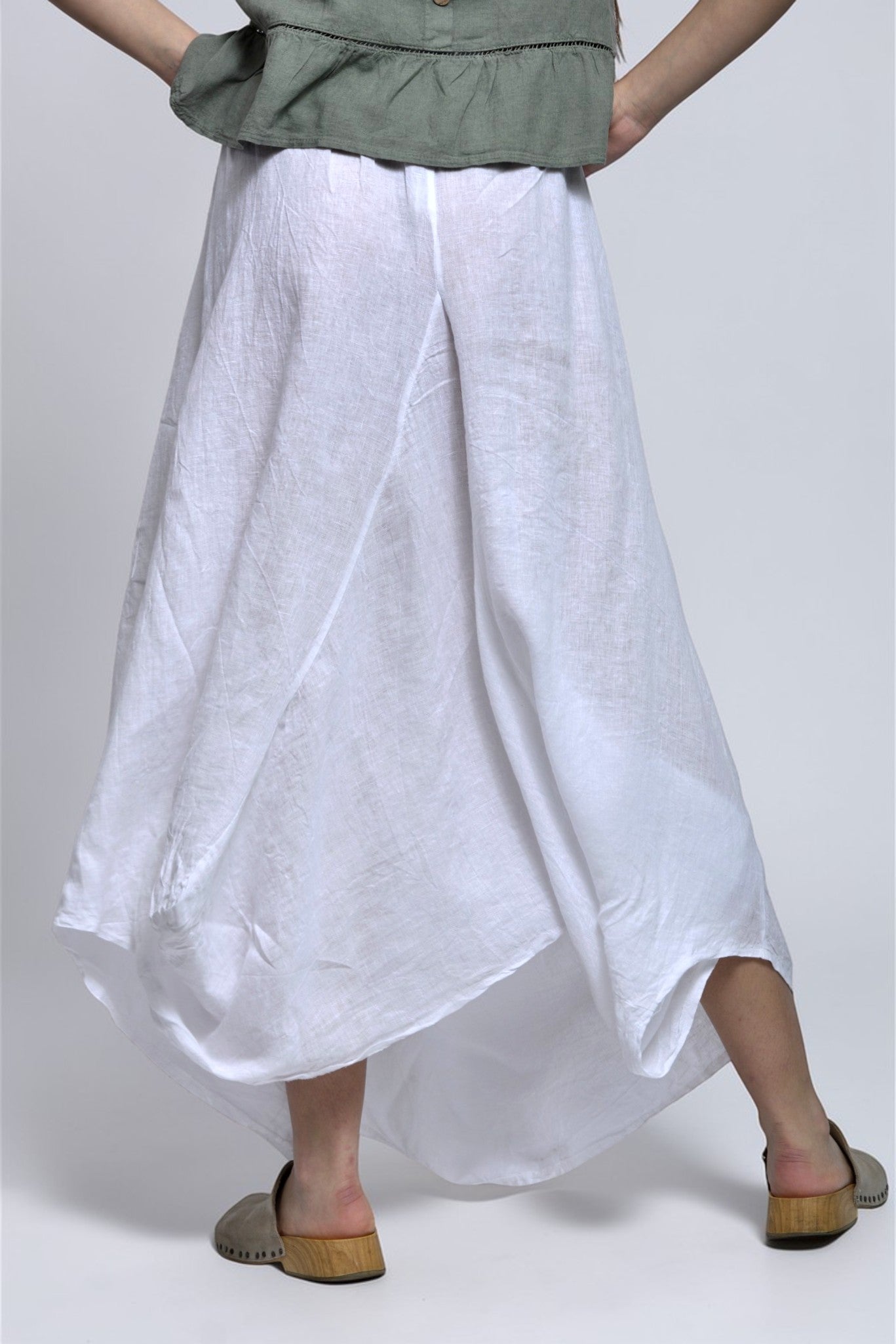 Fustă lungă din in alb cu efect de pantaloni și croială fluidă
