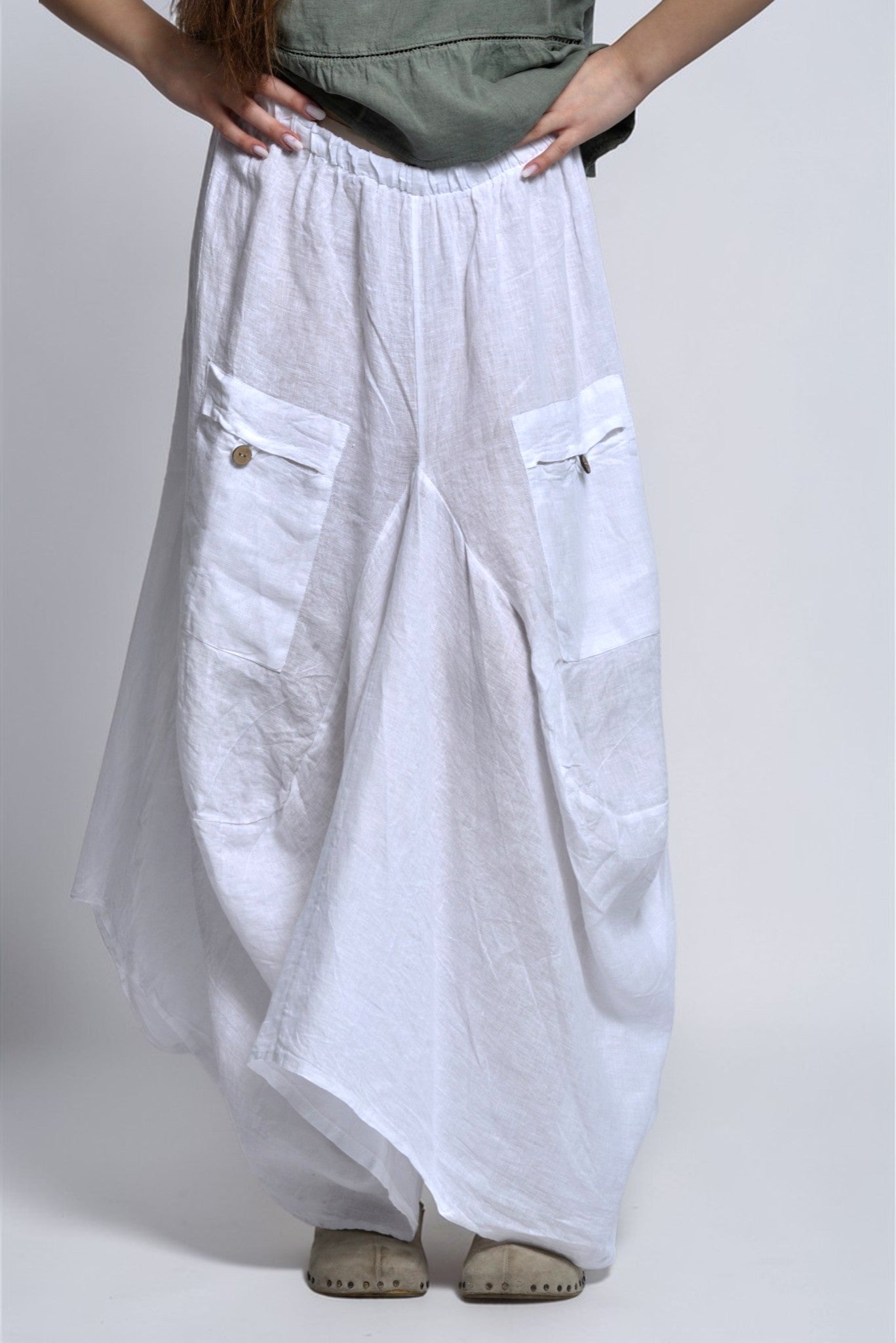 Fustă tip pantaloni din in alb cu talie elastică și croială amplă
