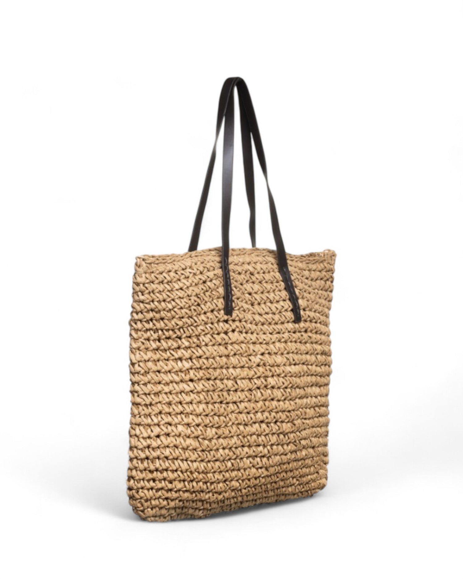 Geantă natur tip shopper, împletită din paie, vedere laterală, cu mânere din piele.