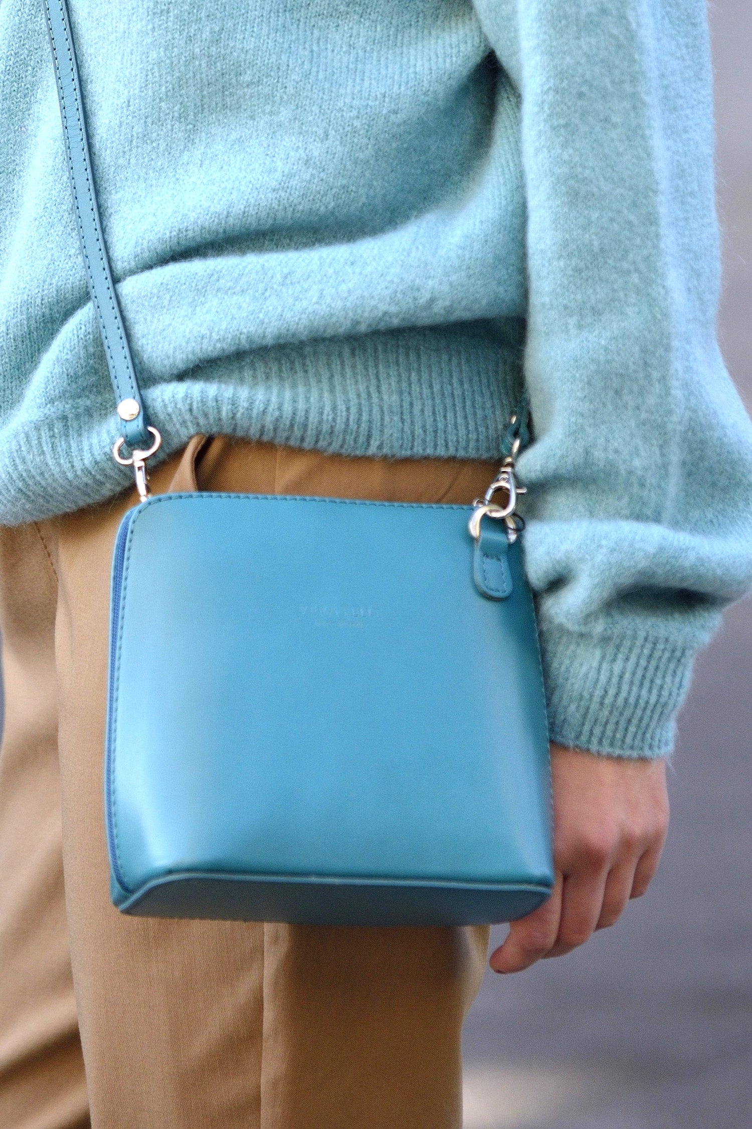 Geantă Bucket Cross Body Din Piele Naturală