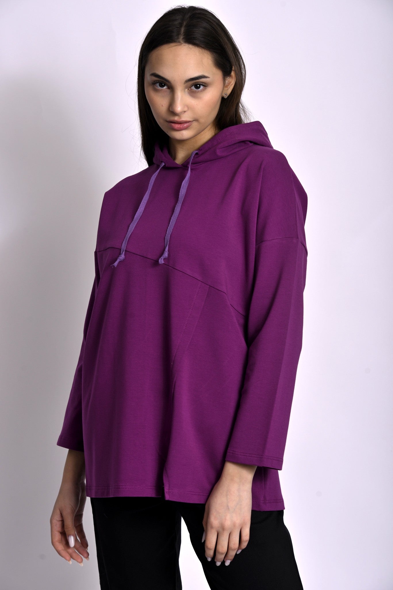 Hanorac asimetric violet, vedere laterală, croială lejeră