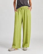 Pantaloni drepți din in cu șiret în talie, nuanța verde fistic, All Above Boutique.