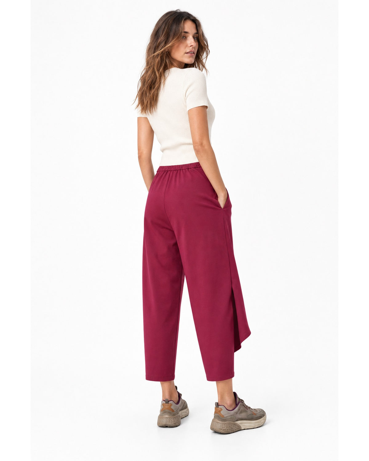 Pantaloni din jerseu cu panou petrecut, roșu închis, vedere din spate pe model - All Above Boutique