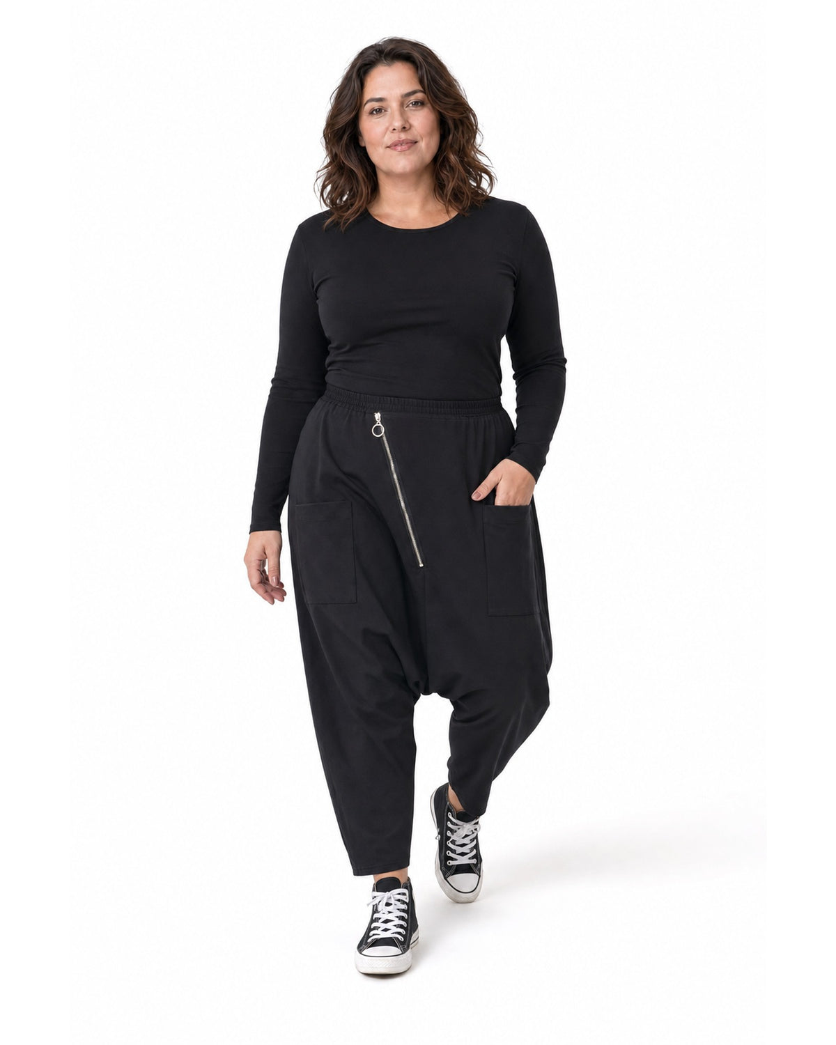 Pantaloni negri cu tur lăsat și fermoar, model în mers - All Above Boutique