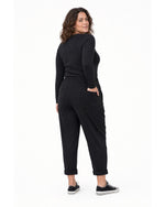 Pantaloni de trening negri plus size cu buzunare aplicate la spate - All Above Boutique