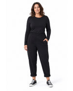 Pantaloni conici de trening plus size negri, cu tivul îndoit, vedere din față - All Above Boutique