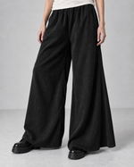 Pantaloni din catifea reiată negru evazați, vedere din față