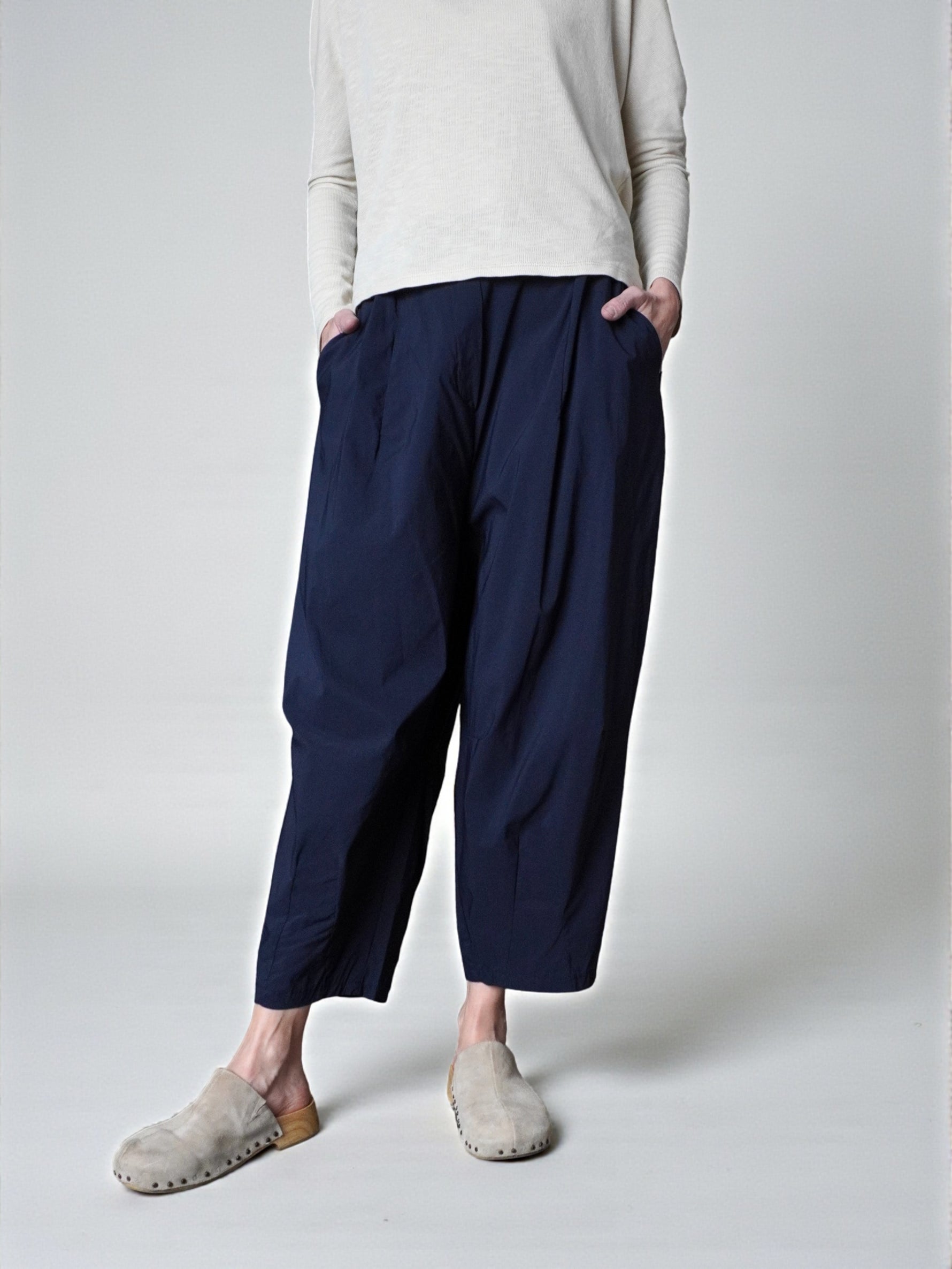 Pantaloni Dolce bleumarin, vedere laterală