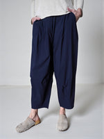 Pantaloni Dolce bleumarin, vedere din spate