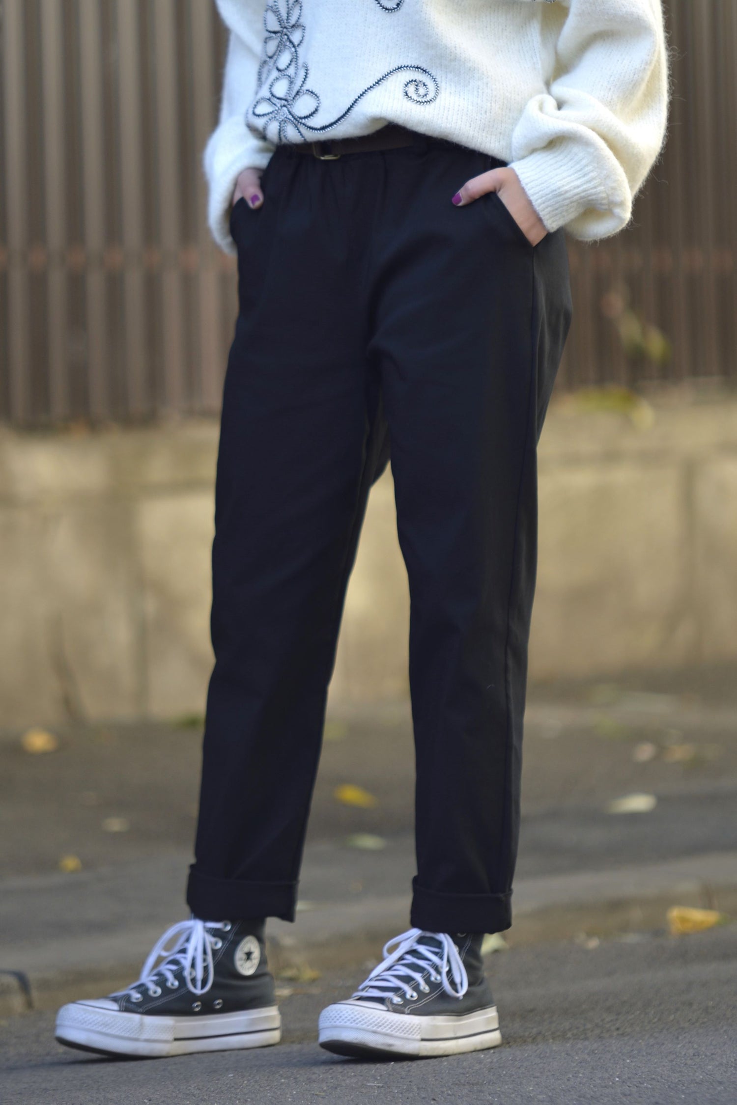 Pantaloni chino cu curea textilă