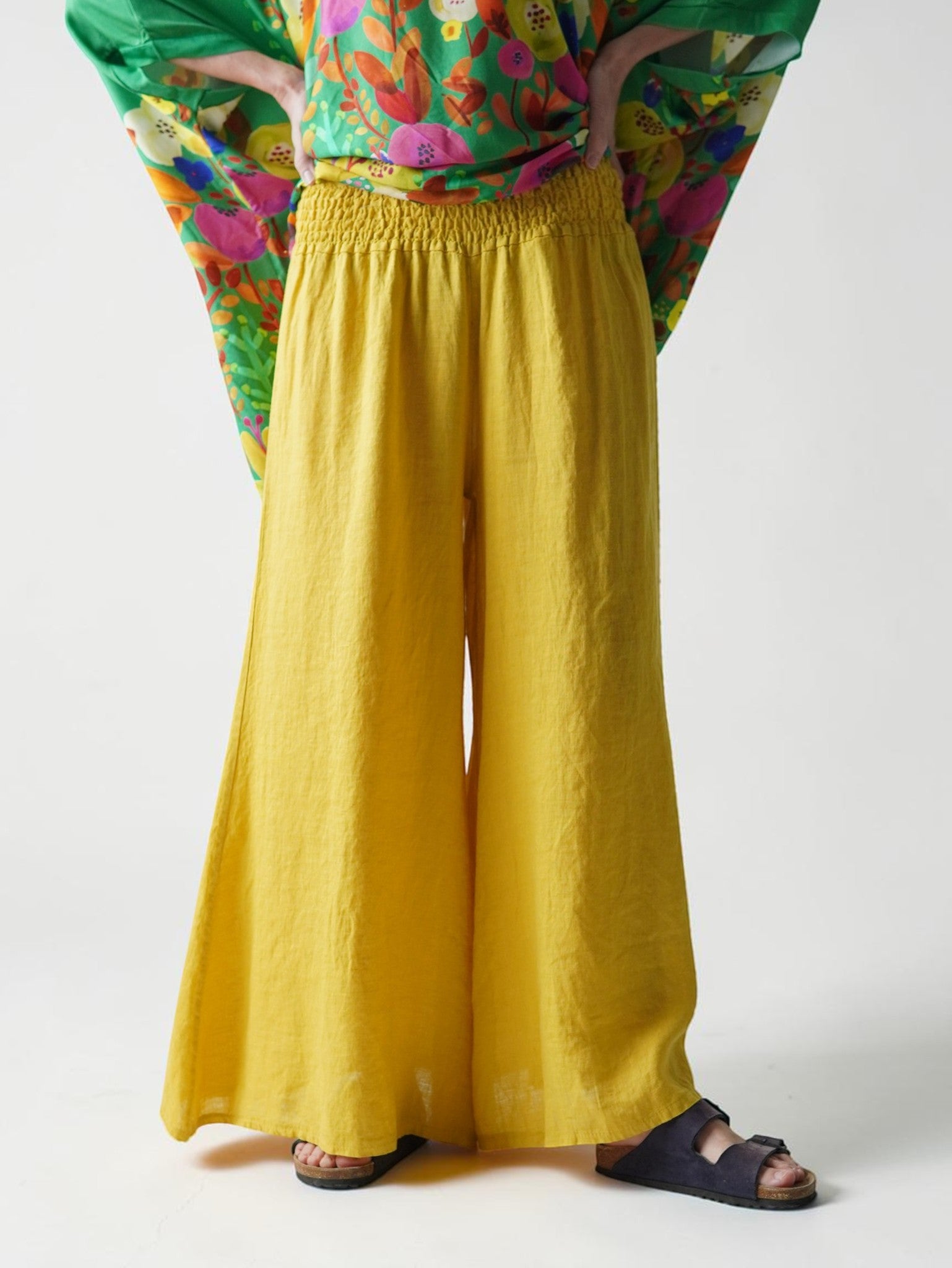 Pantaloni din in evazați galbeni, stil vaporoși de vară