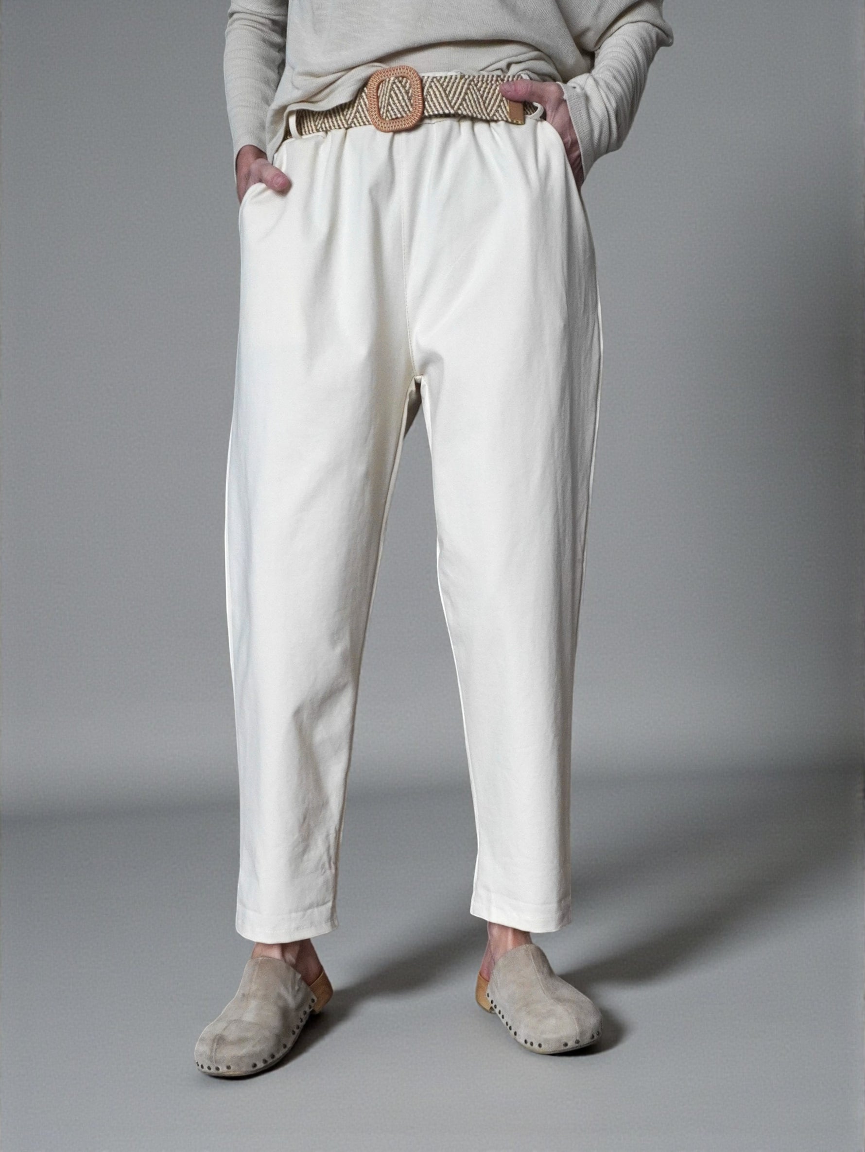 Pantaloni comozi crem din jerse moale, vedere laterală