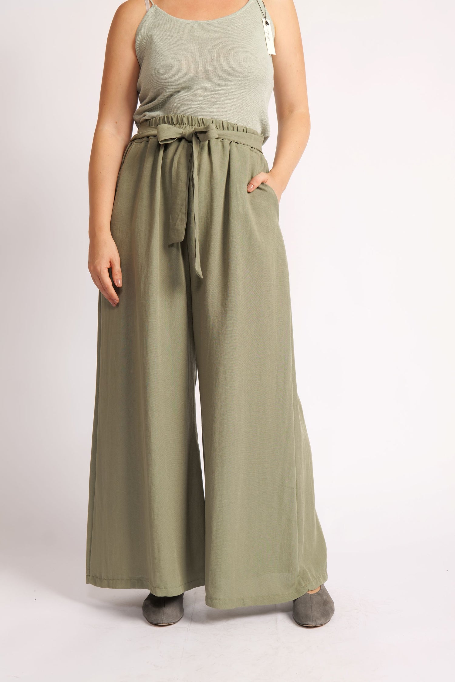 Pantaloni Largi Din Viscoză si In Cu Cordon – Lejeri, Naturali, Casual-Chic