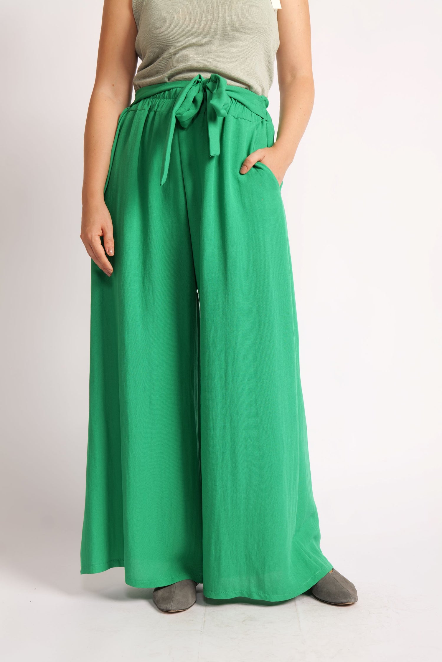 Pantaloni Largi Din Viscoză si In Cu Cordon – Lejeri, Naturali, Casual-Chic