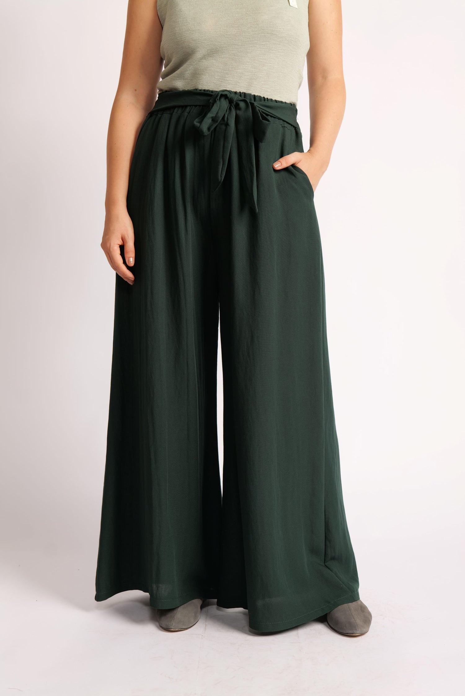 Pantaloni Largi Din Viscoză si In Cu Cordon – Lejeri, Naturali, Casual-Chic