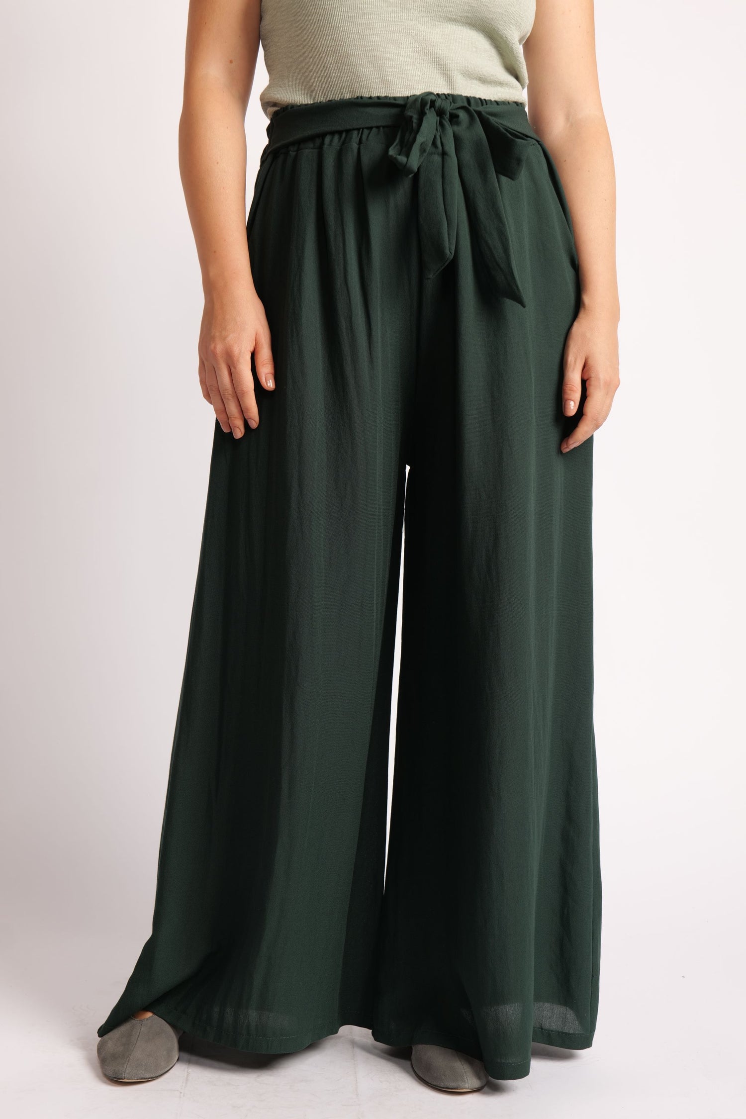 Pantaloni Largi Din Viscoză si In Cu Cordon – Lejeri, Naturali, Casual-Chic