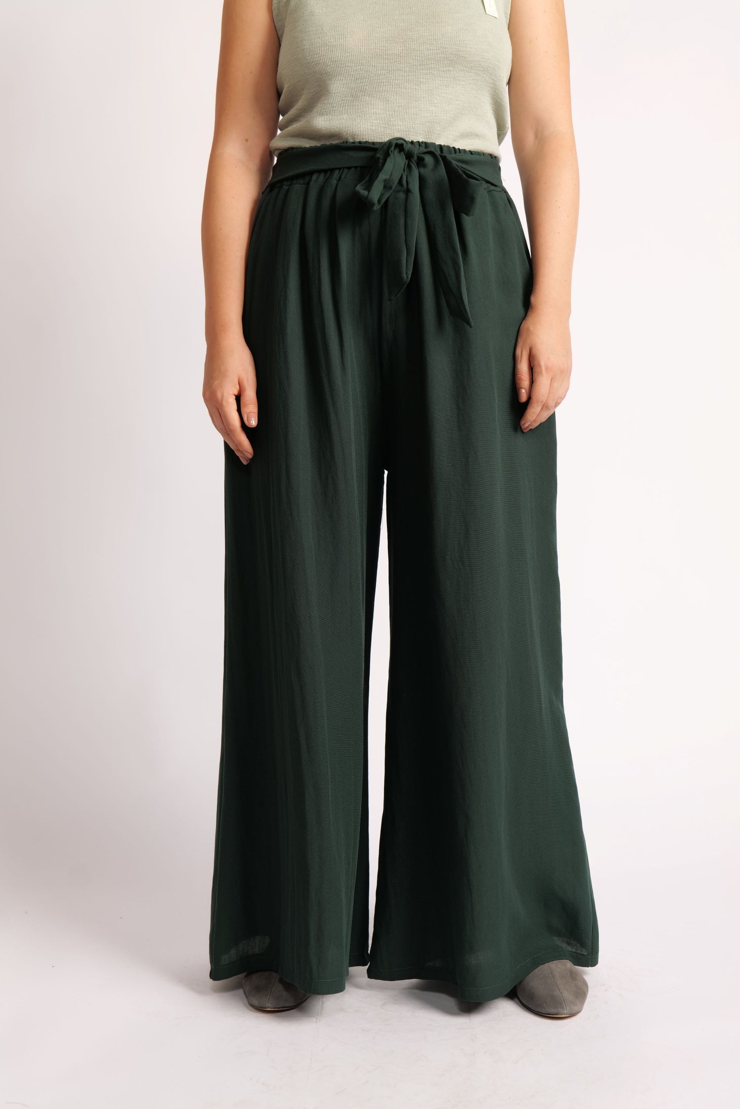 Pantaloni Largi Din Viscoză si In Cu Cordon – Lejeri, Naturali, Casual-Chic