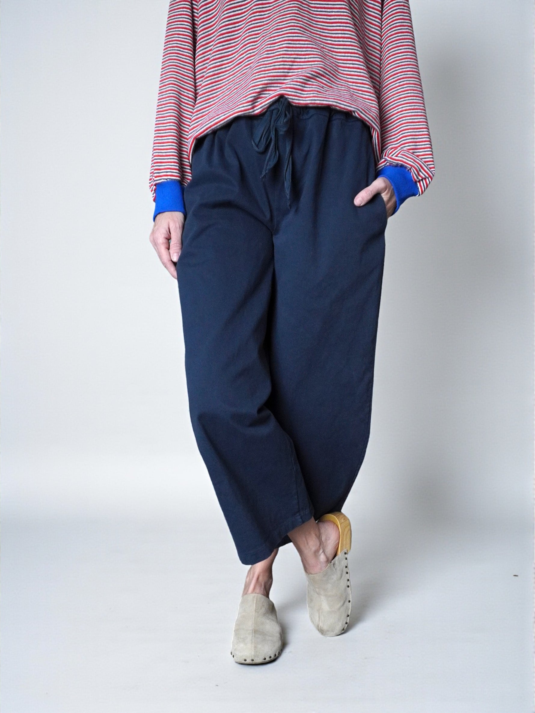 Pantaloni wide din bumbac bleumarin cu talie elastică, detaliu