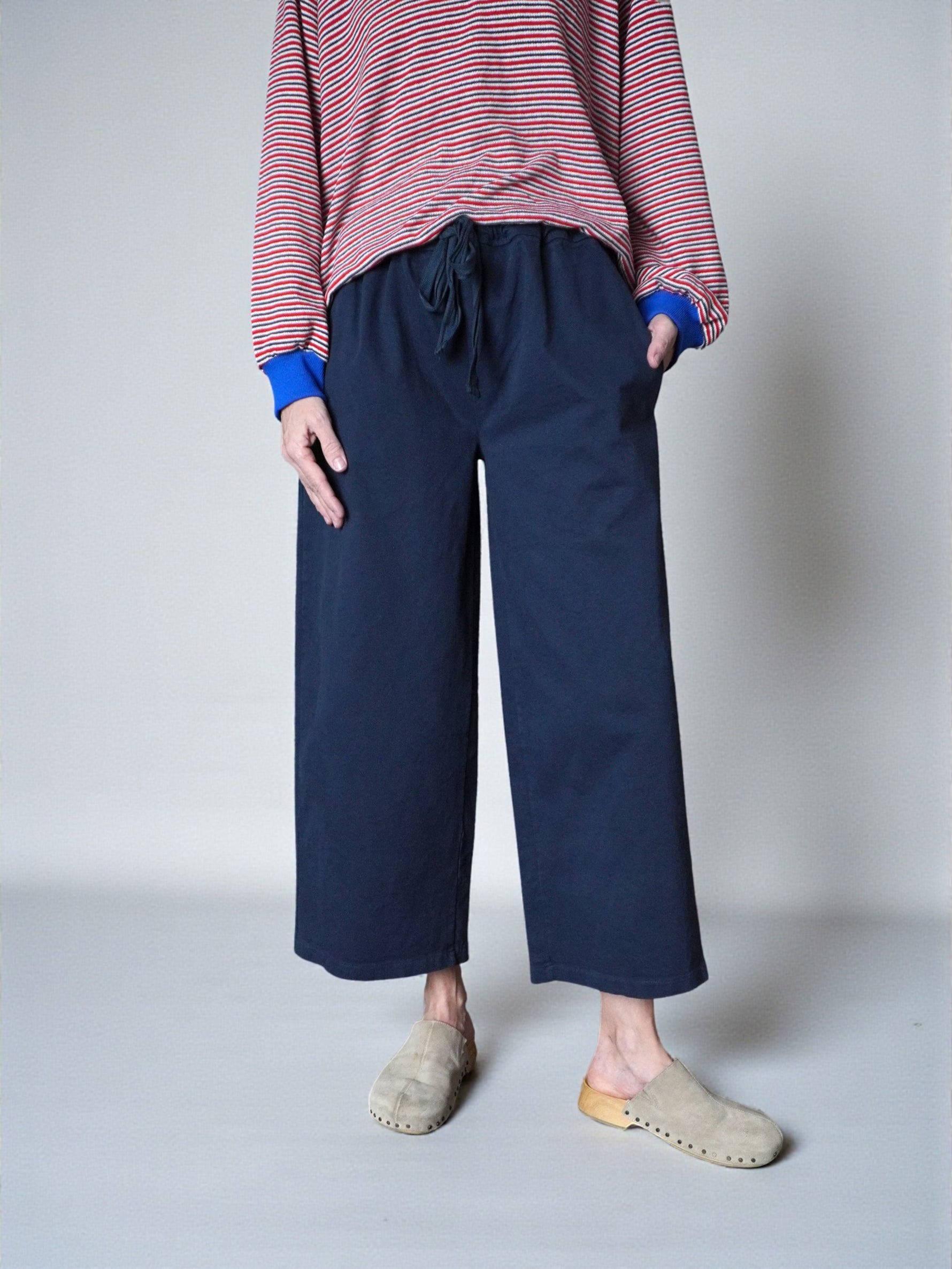 Pantaloni wide din bumbac bleumarin cu talie elastică, vedere din față