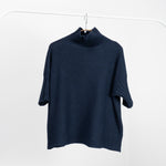 Pulover bleumarin cu mânecă scurtă și guler turtle neck, din tricot moale
