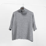 Pulover gri cu mânecă scurtă și guler turtle neck, din tricot soft