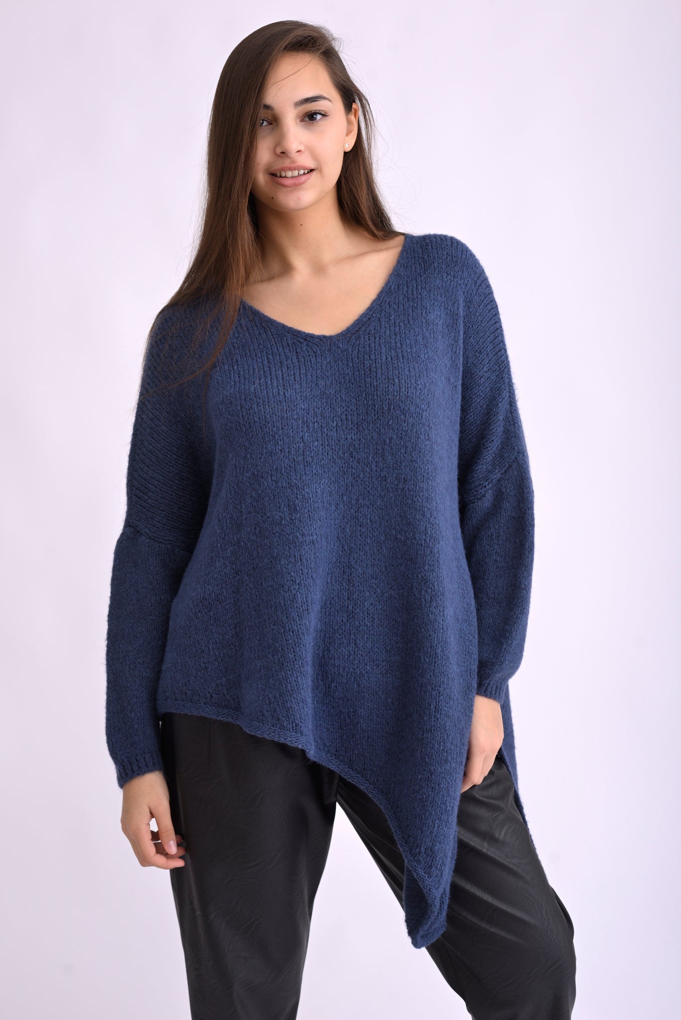 Pulover Pufos Asimetric cu Guler V