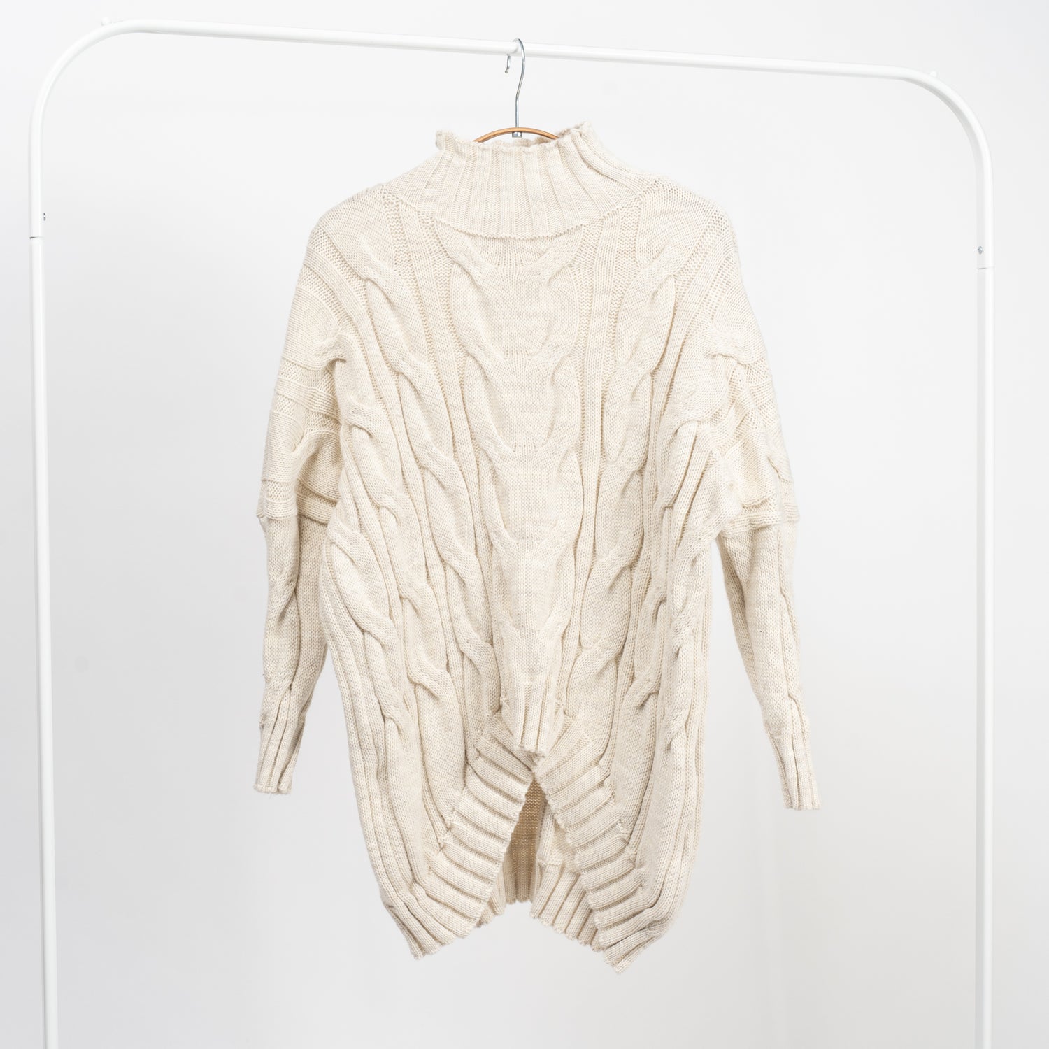 Pulover împletit din tricot cu torsade