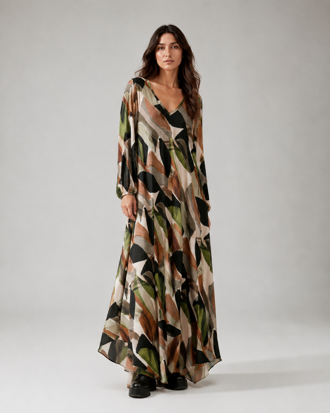Rochie lungă satinată din mătase cu imprimeu abstract, nuanță verde