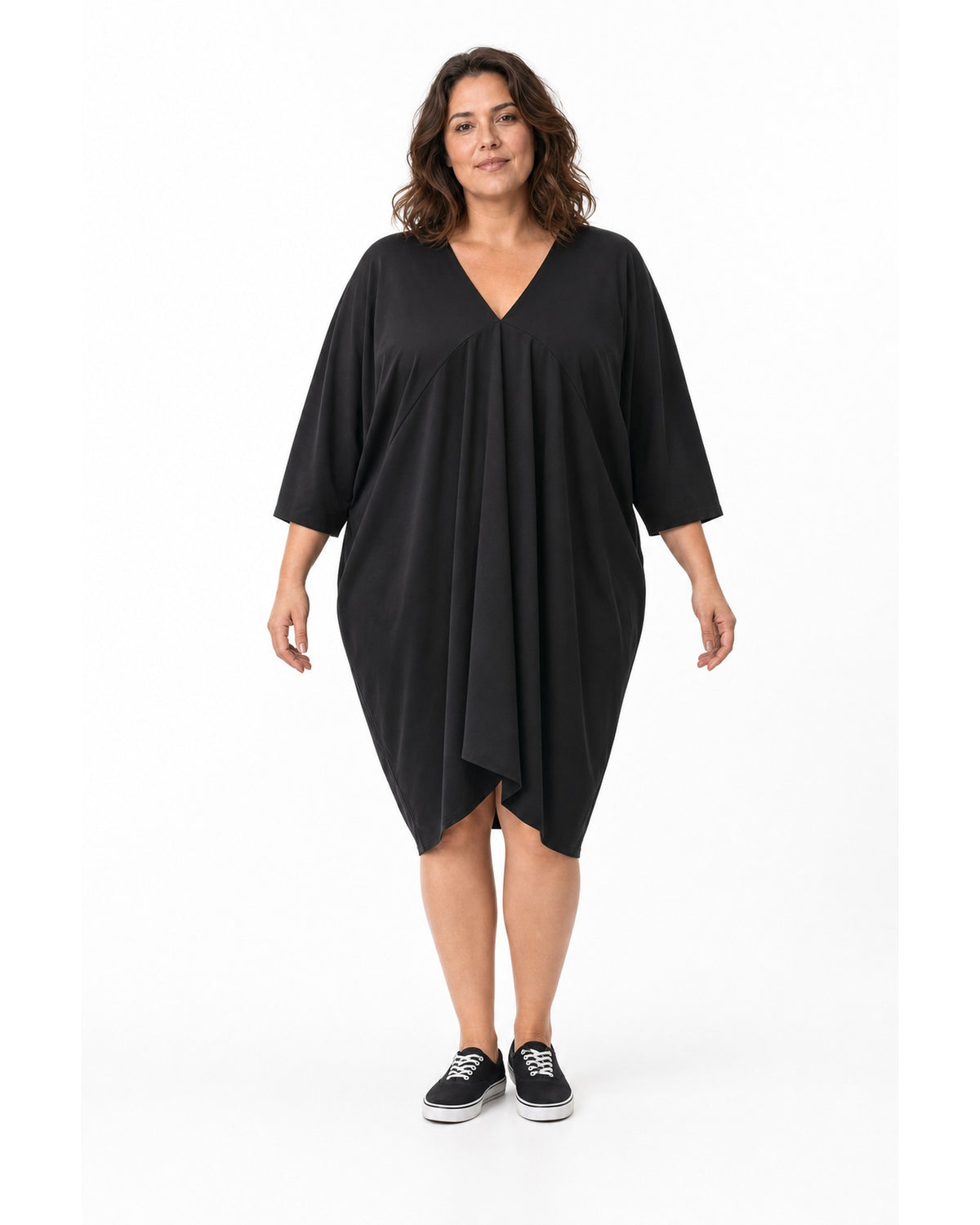 Rochie neagră plus size cu decolteu în V, drapaj în față și mâneci liliac 3/4 - All Above Boutique