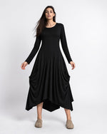 Rochie balon neagră cu mânecă lungă și croială asimetrică